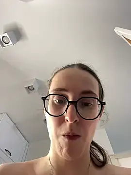 צ'אט XXX בשידור חי של MartiniiSelenna