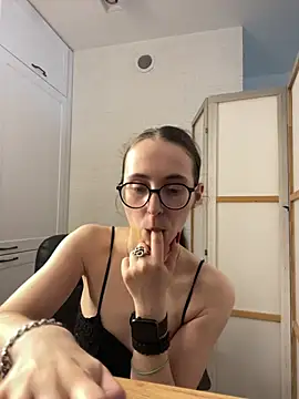 MartiniiSelenna's Live XXX Chat