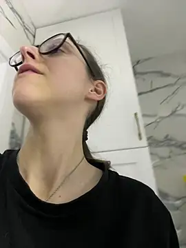 MartiniiSelenna's Live XXX Chat