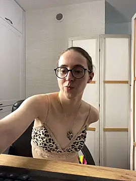 Chat +18 de MartiniiSelenna ao vivo
