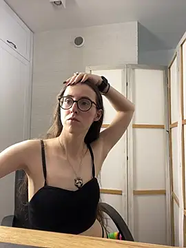 MartiniiSelenna's Live Chat Room