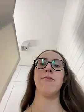צ'אט XXX בשידור חי של MartiniiSelenna