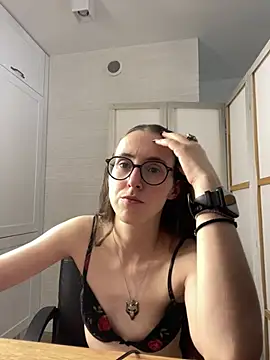 MartiniiSelenna's Live XXX Chat