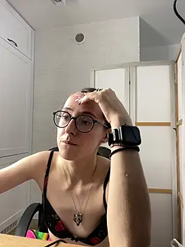 MartiniiSelenna's Live XXX Chat