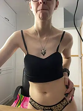 MartiniiSelenna Chat XXX live