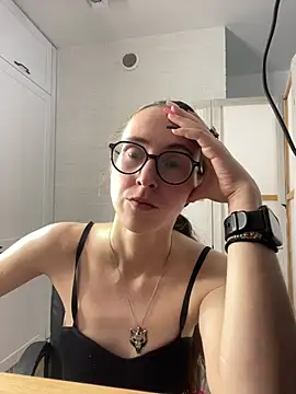 MartiniiSelenna's Live XXX Chat