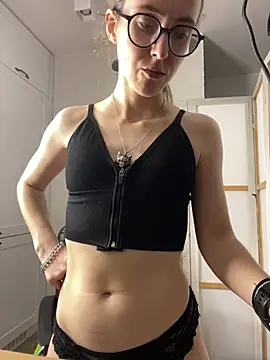 Chat +18 de MartiniiSelenna ao vivo