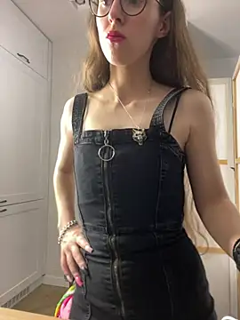 MartiniiSelenna's Live Chat Room