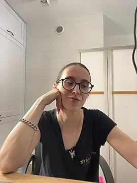 צ'אט XXX בשידור חי של MartiniiSelenna