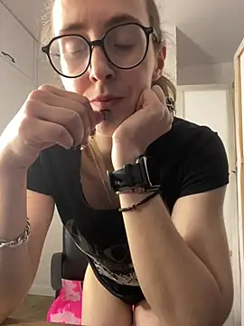 MartiniiSelenna's Live Chat Room