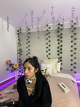 Lucyjoi Adlı Modelin Canlı Sohbet Odası