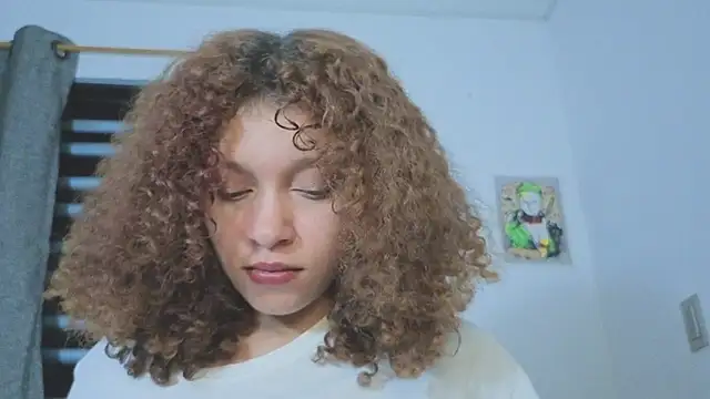 Ada_gales_'s Live Chat Room