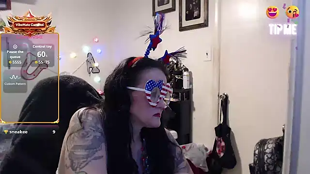 Demonicmiss Show in webcam