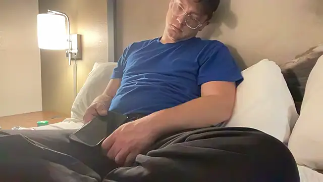 adamseed69 Show in webcam