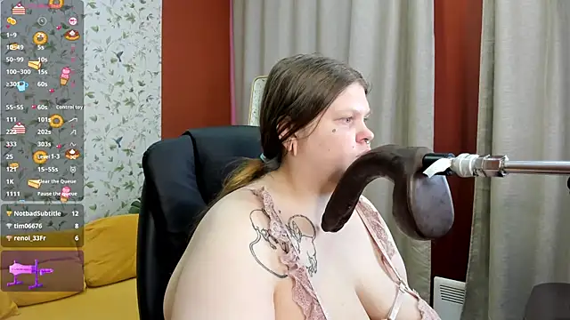 AuroraDemoni: διαδικτυακό σόου στην κάμερα