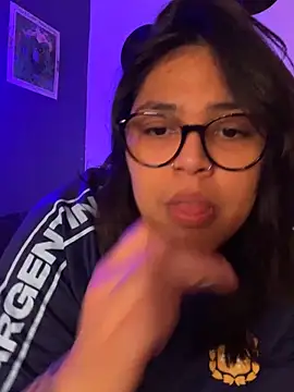 צ'אט XXX בשידור חי של miacanela_xo