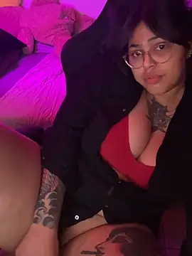 XXX chat uživo modela miacanela_xo