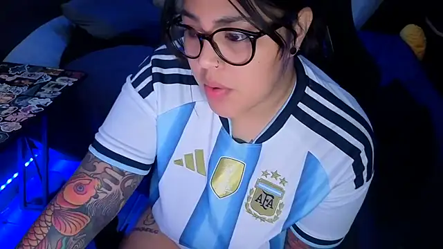 הופעת וובקאם של miacanela_xo