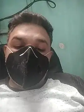 mastboyaa: διαδικτυακό σόου στην κάμερα