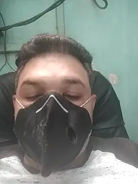 mastboyaa: διαδικτυακό σόου στην κάμερα