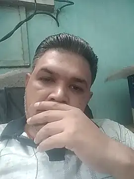 Show modela mastboyaa na web-kameri
