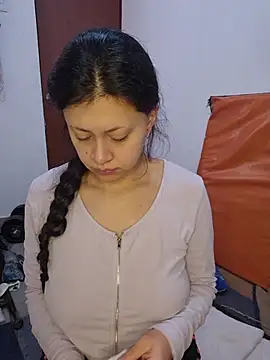 lombarlana-89 网络视讯表演