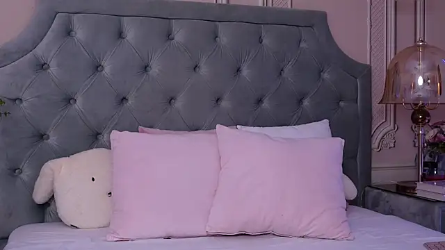 LucyAddison's Live Chat Room
