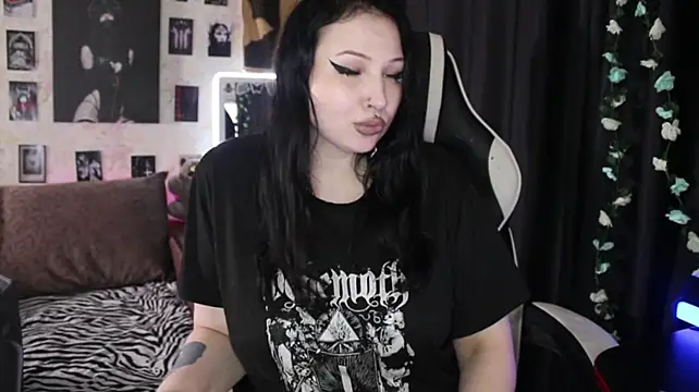 Kitty_goth's Live Chat Room