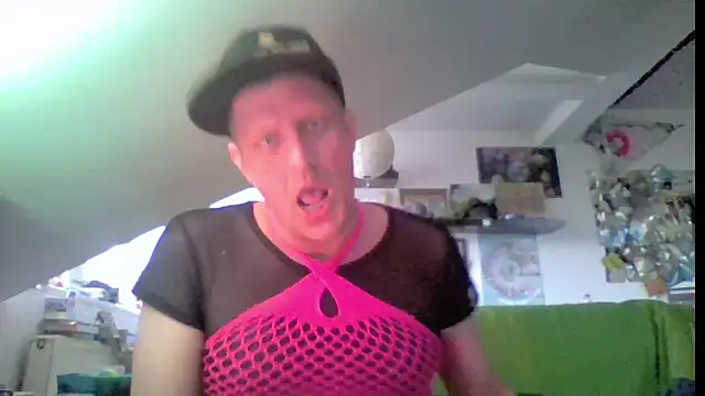 Bigthroaterboy Show in webcam