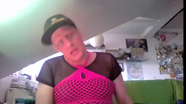 Bigthroaterboy's Webcam Show