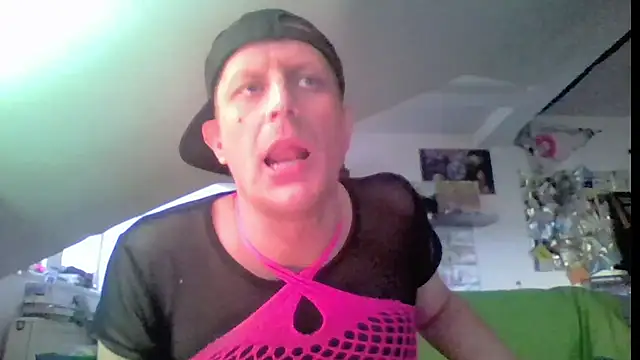 Show modela Bigthroaterboy na web-kameri