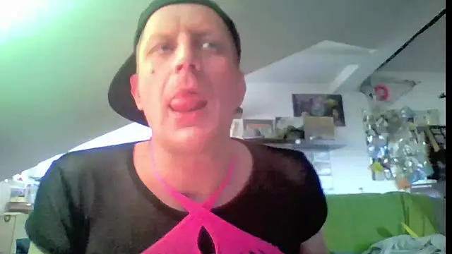 הופעת וובקאם של Bigthroaterboy