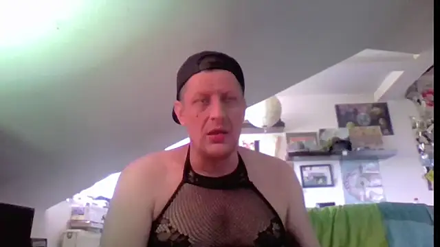 Bigthroaterboyn Webbikameraesitys