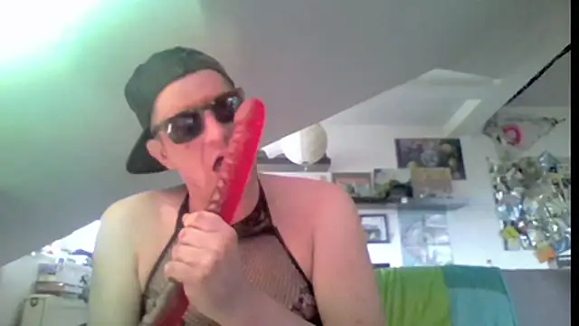 Bigthroaterboy's Webcam Show