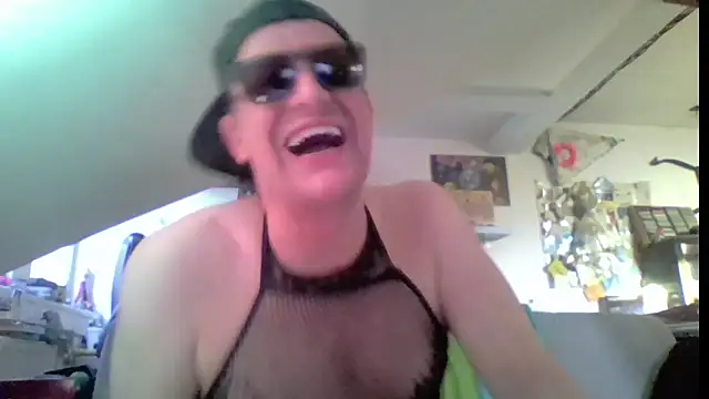 Bigthroaterboyn Webbikameraesitys