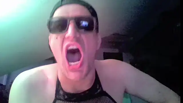 Bigthroaterboyのウェブカメラショー