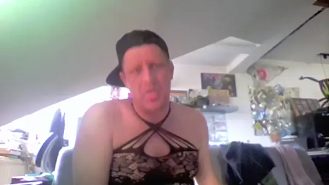 Bigthroaterboy Show in webcam