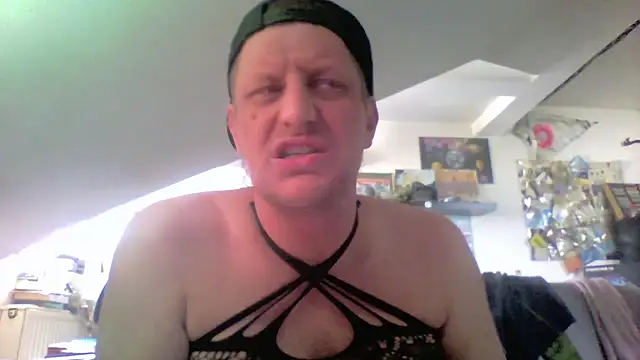 Show modela Bigthroaterboy na web-kameri