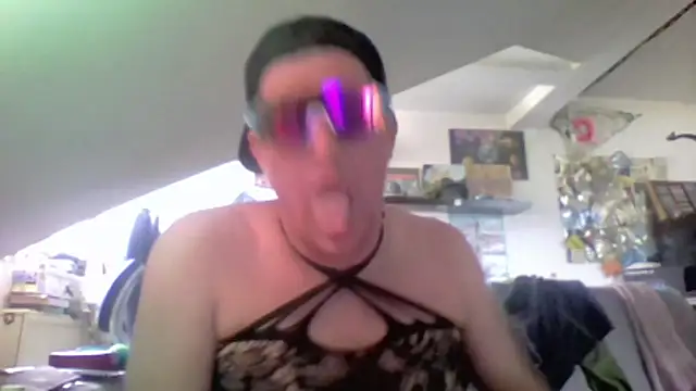 Bigthroaterboy's Webcam Show