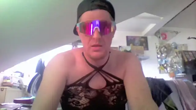 Bigthroaterboyn Webbikameraesitys