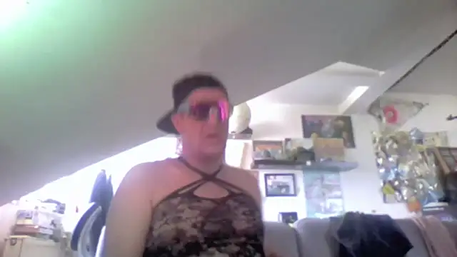 הופעת וובקאם של Bigthroaterboy
