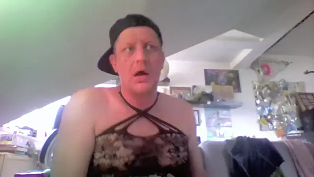 Bigthroaterboy Show in webcam