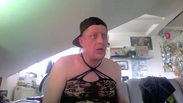Bigthroaterboy Show in webcam