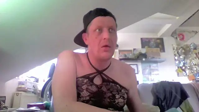 Bigthroaterboy Show in webcam