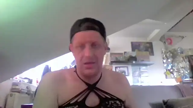 Bigthroaterboy Show in webcam