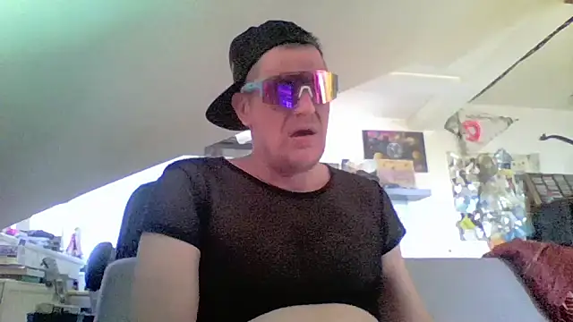 Bigthroaterboyn Webbikameraesitys
