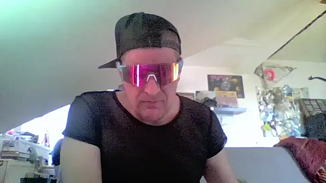 Bigthroaterboyn Webbikameraesitys