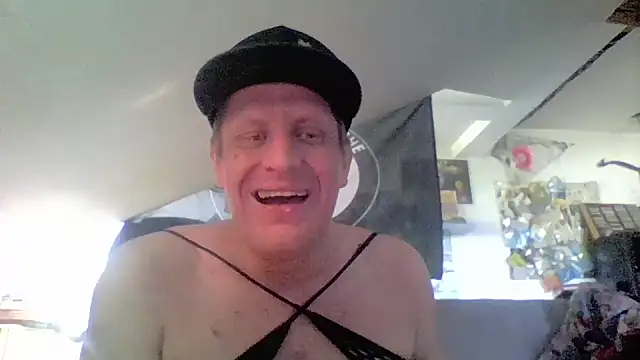 Bigthroaterboy Show in webcam