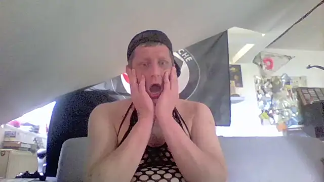 Bigthroaterboy Show in webcam