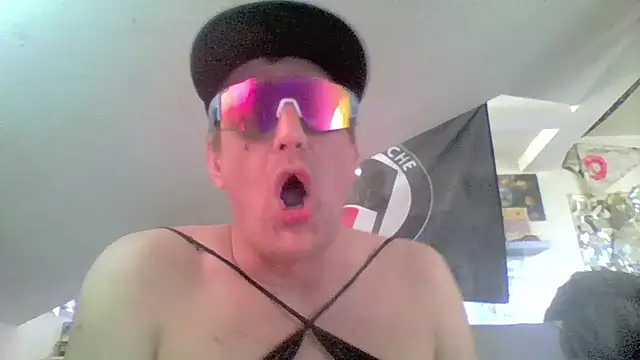 Bigthroaterboy Show in webcam